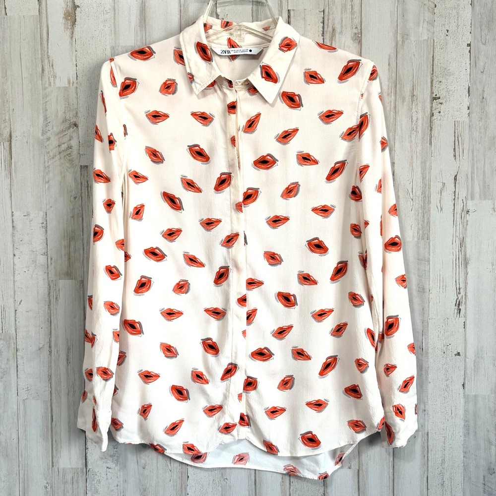 Zara Blouse Shirt M Cream Lip Print Button Front Thin Party Valentines Top